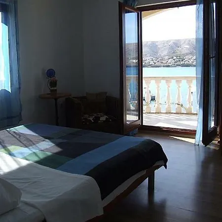 Pansion Gea Couette-café 3*